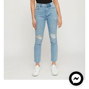 High rise - light wash - distressed jeans